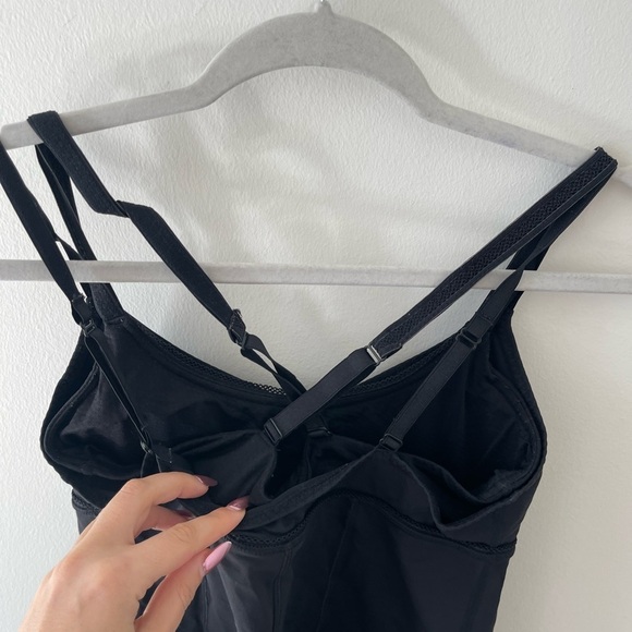 Lululemon Black Warrior Tank Strappy with Padding - Picture 6 of 7